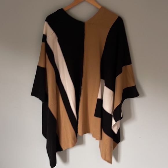 Parrish LA color block poncho wrap by Rachel Zoe curator box - Picture 4 of 5